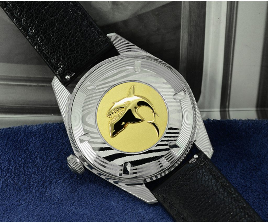 the watch case 1